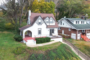 Walk to Roanoke River Greenway Mountain-View Home
